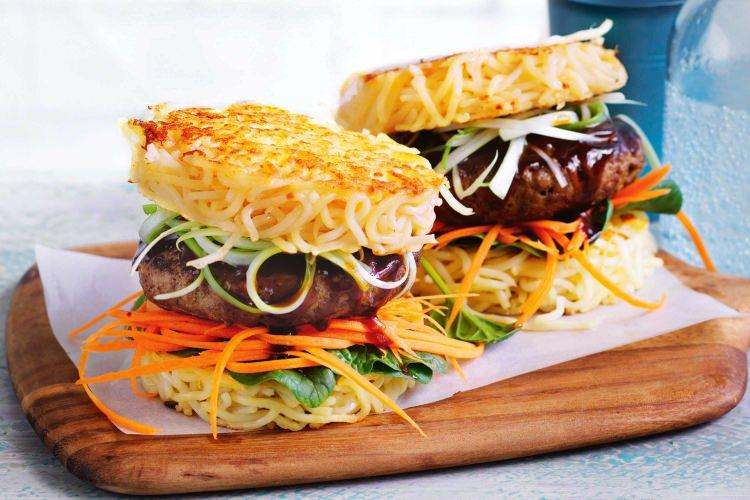 <p>Ramen burger<br />
<br />
ABD</p>