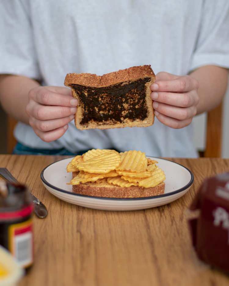 <p>Marmite and Chip Sandwich </p>
<p>Yeni Zelanda</p>
<p> </p>