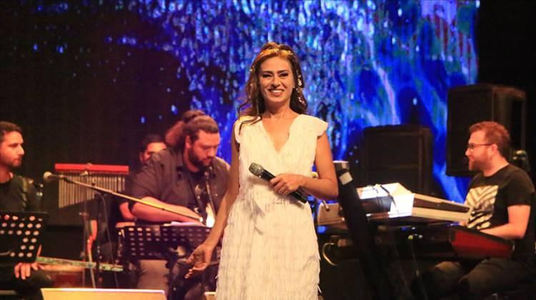 <p>Yıldız Tilbe:<br />
<br />
3,5 milyon TL</p>
