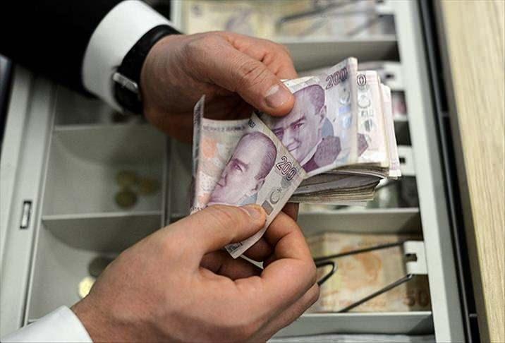 <p>Ben bu zam d&ouml;neminde k&ouml;k aylıkların en d&uuml;ş&uuml;k emekli maaşının altında kalacağını d&uuml;ş&uuml;n&uuml;yorum. Bu nedenle k&ouml;k aylıklar en d&uuml;ş&uuml;k emekli maaşına tamamlanacaktır. Burada iki alternatif olabilir: K&ouml;k aylıklar 7500 TL&rsquo;ye getirilip 7500 TL&rsquo;nin &uuml;zerinden enflasyon farkı uygulanabilir. Ya da taban aylık dediğimiz 7500 TL&rsquo;lik alt sınırı 10 bin-12.500 TL bandına getirilebilir.</p>

<p>&nbsp;</p>
