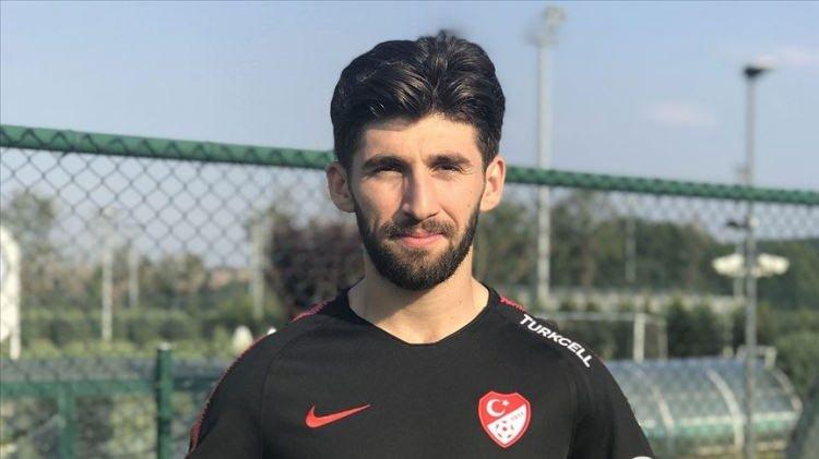 <p>Doğukan Sinik: “Halil Umut Meler hocaya yapılan saldırıyı kınıyoruz. Bu akşam yaşananlar Türk futbolu için çok üzücü. Geçmiş olsun”</p>
