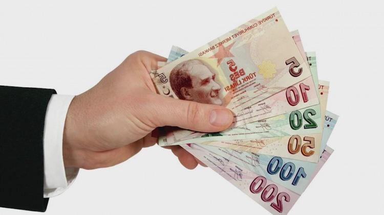 <p><strong>MALİYETİ 23 MİLYAR TL'Yİ BULUYOR</strong><br />
</p>
<p>Muş, "Gelir ve aylık alan emekli ve hak sahiplerine tek seferlik 5 bin lira ödeme yapılmasına ilişkin kanuni düzenleme 2 Kasım 2023 tarihinde yürürlüğe girmiştir. Kasım ayında 10 milyon 429 bin 922 kişiye 44 milyar 468 milyon 838 bin 223 lira 34 kuruş ödeme yapılmıştır. Bu kapsamda daha önce ödeme yapılmayan 4 milyon 688 bin 945 emekliye 5 bin lira ödeme yapılacaktır. Çalışan emeklilere ödeme yapılması halinde ilave maliyetin ise yaklaşık 23 milyar lira olması beklenmektedir." dedi.</p>