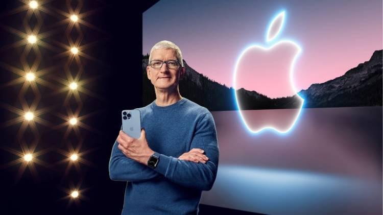 <p>Apple, iPhone 15'in piyasaya sürülmesiyle birlikte kavisli çerçeve ve buzlu cam arka yüz gibi tasarım değişikliklerini tanıttı.</p>
