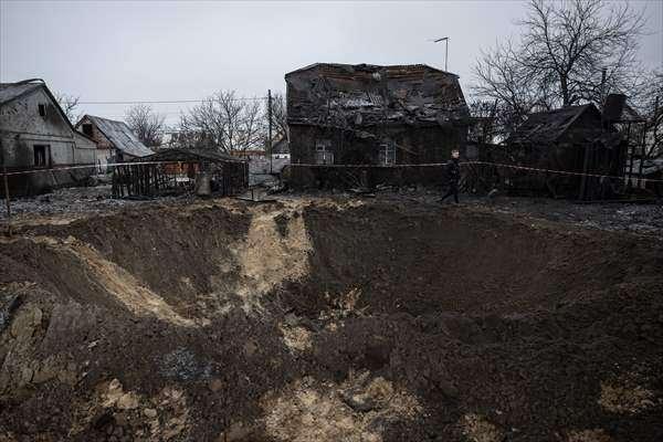 <p>Yapılan açıklamada, Rusya'nın Ukrayna topraklarına bu gece "Şahed" model insansız hava araçlarıyla (İHA) ve sabah saatlerinde de balistik füzelerle saldırı düzenlediği belirtildi.</p>