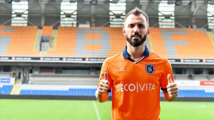 <p>Erzan, yazdığı listede ödeme yapmadığı bazı ünlü isimlerden aldığı paranın önüne ise eksi işareti koymuş. Buse Terim -250, Arda Turan -7.500, Emre Çolak -3.000, Emre Belözoğlu -4.200 ve Muslera -500 gibi işaretlemiş.</p>