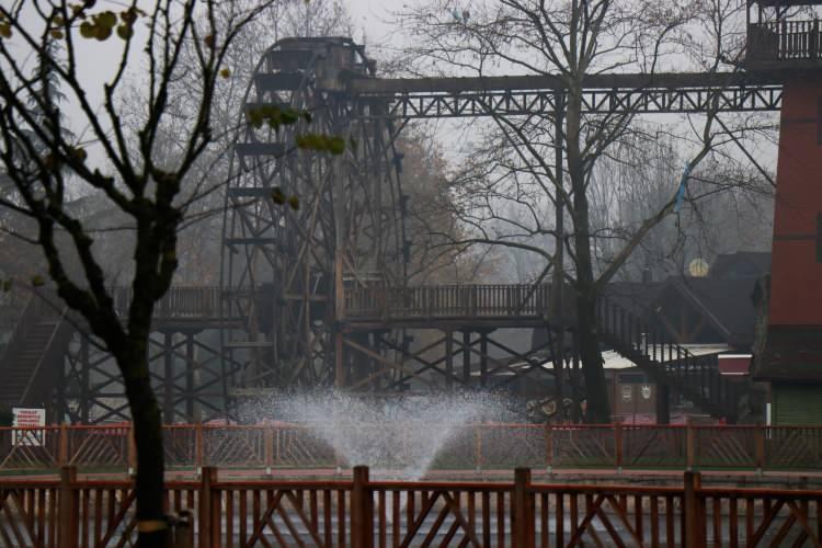 <p>Sakarya genelinde sabah saatlerinde başlayan ve doğa ile birleşen sis ortaya eşsiz manzaralar çıkardı.</p>