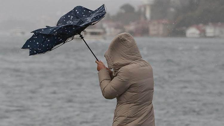 <p><strong>VALİ G&Uuml;L'DEN 'METEOROLOJİK UYARI' MESAJI</strong></p>

<p>&nbsp;</p>

<p>İstanbul Valisi Davut G&uuml;l, "Yapılan son değerlendirmelere g&ouml;re; İstanbul'da r&uuml;zgarın, yarın (Cumartesi) sabah saatlerinden itibaren kuzey ve kuzey doğu y&ouml;nlerden kuvvetli ve yer yer fırtına (50-80 km/saat) şeklinde esmesi beklendiğinden ağa&ccedil; ve direk devrilmesi, &ccedil;atı u&ccedil;ması ve ulaşımda aksamalar gibi olumsuzluklara karşı dikkatli ve tedbirli olunması i&ccedil;in meteorolojik uyarı yayınlanmıştır." a&ccedil;ıklamasında bulundu.</p>
