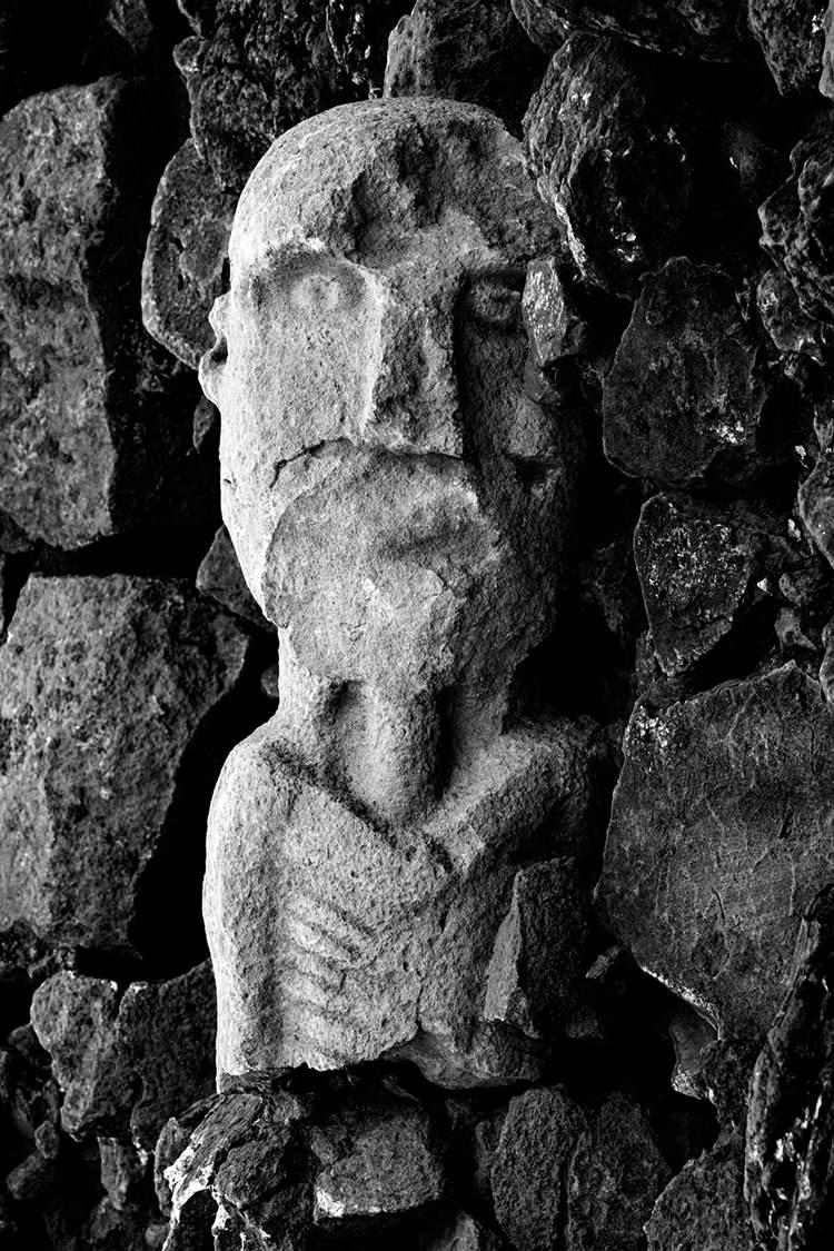<p>12 bin yıllık geçmişiyle "tarihin sıfır noktası" olarak nitelendirilen Göbeklitepe'de ilk boyalı heykel, Karahantepe'de ise en gerçekçi insan heykellerinden biri bulundu.</p>
<p> </p>