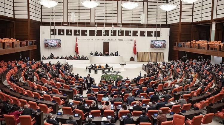 <p> İttifak sistemi veya parti içi gelişimlerin ardından 52 milletvekili istifa ederken, 1 milletvekili ise ihraç edildi.</p>