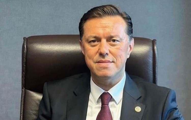 <p>İstifa eden Nebi Hatipoğlu AK Parti'ye geçti.</p>

