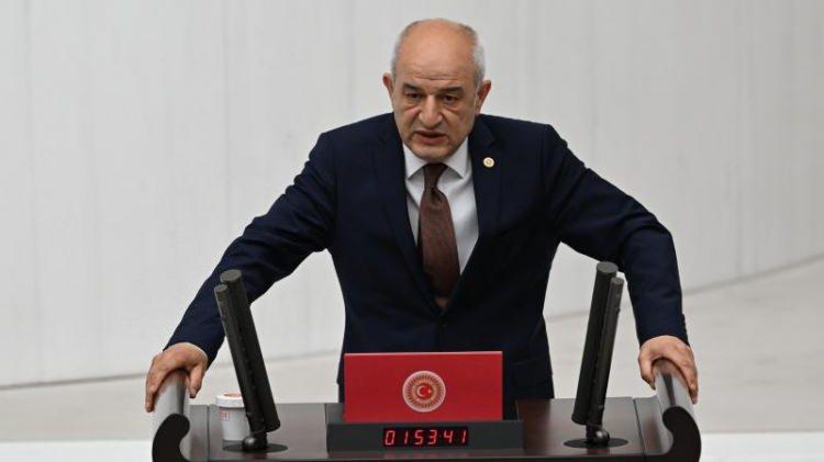 <p>Kütahya Milletvekili Ali Fazıl Kasap bu nedenle Saadet Partisi'ne geçti.</p>
