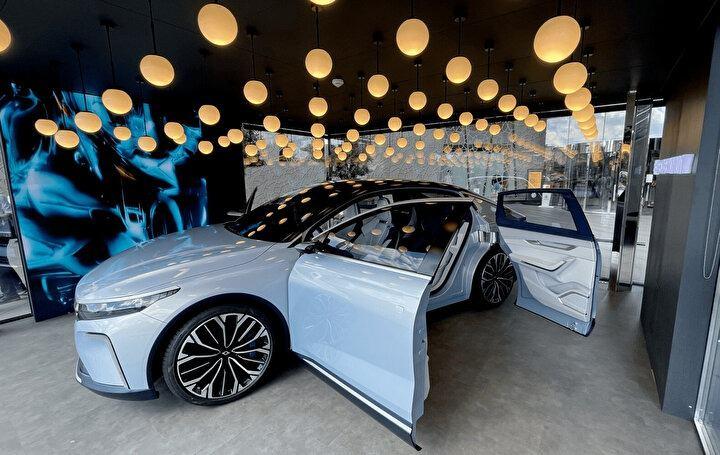 <p>Bu yıl sonuna kadar 20 bin aracın sahiplerine teslim edileceğini belirten Kacır, "Togg, 2024 sonunda sedan modelini kamuoyuna tanıtacak. 2025 itibarıyla Togg araçları Avrupa'ya ihraç edilmeye başlanacak. Yine 2025'te bu defa sedan araçlar üretilmeye başlanacak." ifadesini kullandı.</p>

<p> </p>
