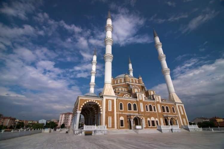 <p>&Ccedil;orum<br />
<br />
1330</p>
