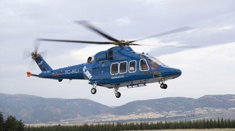 <p>Cumhurbaşkanlığı Savunma Sanayii Başkanlığı himayelerinde geliştirdikleri TEI-TS1400 turboşaft motorunun GÖKBEY helikopteri ile yaptığı ilk uçuştan çok şey öğrendiklerini ifade eden Akşit, uçuştan sonra da helikopter üzerinde bazı testler yaptıklarını söyledi.</p>

<p> </p>
