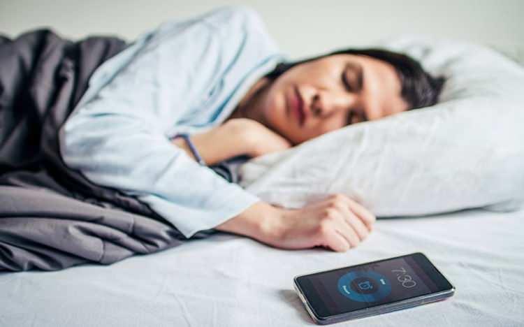 <p>Kaliforniya Üniversitesi Halk Sağlığı departmanında görev yapan bilim insanları, cep telefonu ile uyumanın zararlarını araştırdı. İşte korkutucu sonuçlar...</p>

<p> </p>
