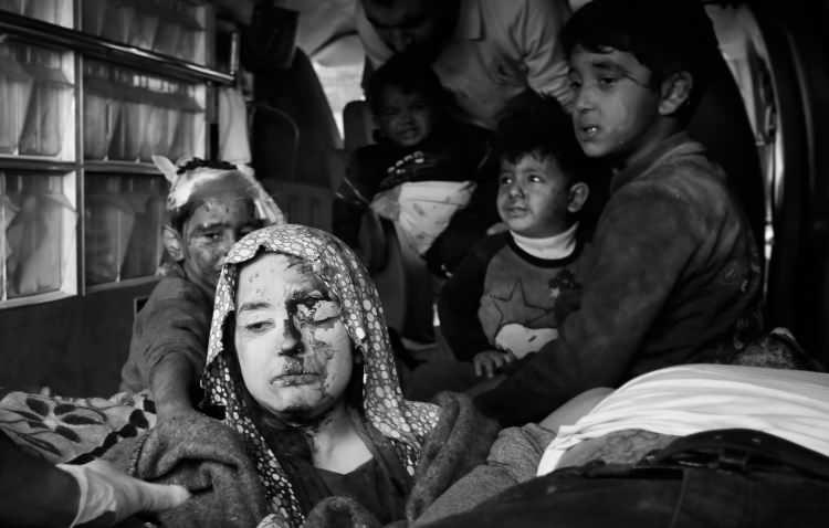 <p>Gazze'de 7 bin 700 kişinin kayıp olduğu belirtilen açıklamada, İsrail'in saldırılarında 300 sağlık çalışanı, 32 sivil savunma görevlisi ve 86 gazetecinin yaşamını yitirdiği aktarıldı.</p>
<p> </p>