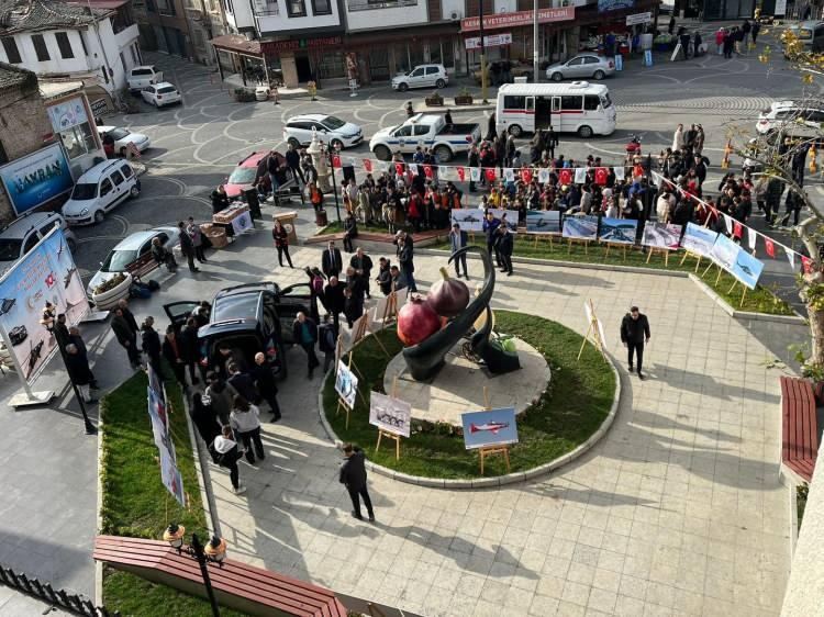 <p>2-18 Aralık Tutum Yatırım ve <strong>Yerli</strong> Malı Haftası etkinlikleri dâhilinde Havran Belediye Binası önünde program düzenlendi.</p>