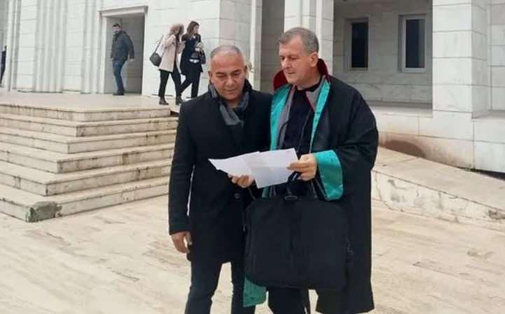 <p><strong>DNA testi sonrasında asıl babasının Hasip Bozkurt olduğu  yaklaşık 100 milyon lira değerinde zeytinlikleri, gayrimenkulleri ve tarım arazileri olduğu belirlendi.</strong></p>

<p> </p>
