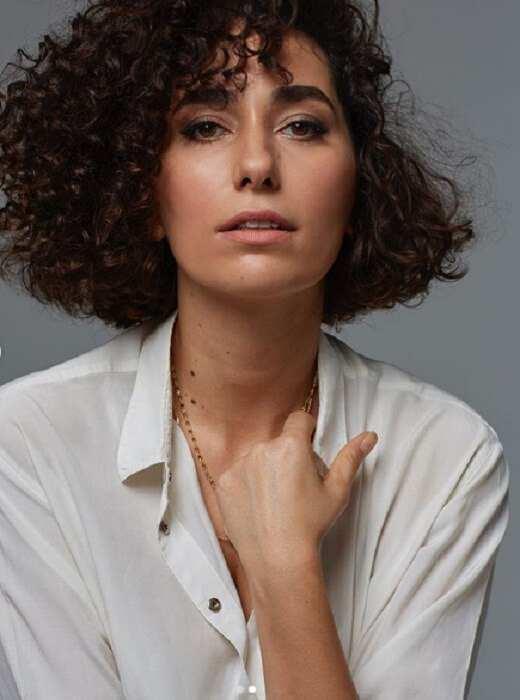 <p><strong>ESRA RUŞAN</strong></p>