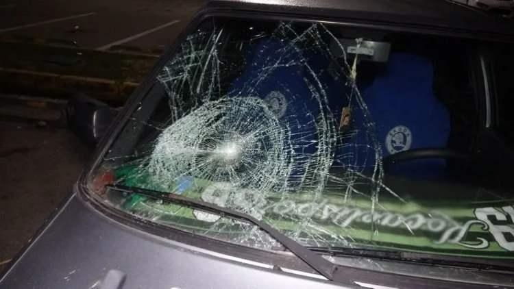 <p>Kocaeli İl Emniyet Müdürlüğü polis ekipleri güvenlik kamerası kayıtları incelemeye aldı. Olayı gerçekleştirdiği tespit edilen F.A. isimli şüpheli gözaltına alındı.</p>