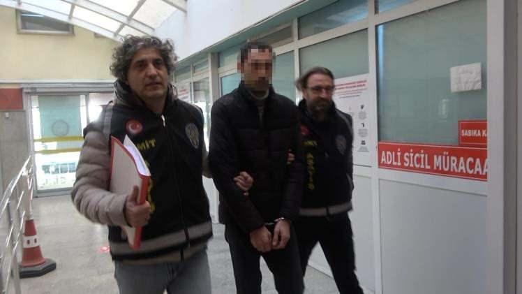 <p>Emniyetteki işlemleri tamamlanan F.A. adliyeye sevk edildi. Öte yandan, abisiyle tartışan F.A'nın sinir krizi geçirerek taşla araçların camını kırdığı ortaya çıktı. </p>