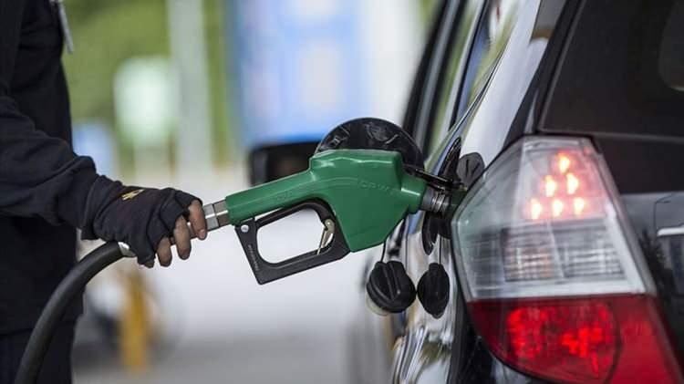 <p>Brent petrol fiyatları ve dövizdeki değişikliklerle birlikte vatandaşlar benzin ve motorin fiyatlarını takibe devam ediyor.</p>

<p> </p>
