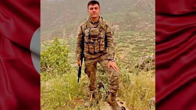 <p>Piyade Sözleşmeli Er Semih Yılmaz, Pençe-Kilit Harekatı bölgesinde teröristlerin üs bölgesinde sızmaya çalışması sonucu çıkan çatışmada şehit oldu. 23 yaşındaki şehidin ailesi Çorum’da ikamet ederken şehidin acı haberi ise Etimesgut ilçesi Elvan mahallesinde ikamet eden kardeşini ziyaret eden annesine verildi.</p>
<p>Şehidin akrabalarının evine Türk bayrağı asılırken şehidin Kırıkkale ile Yahşihan ilçesi nüfusuna kayıtlı olduğu öğrenildi.</p>