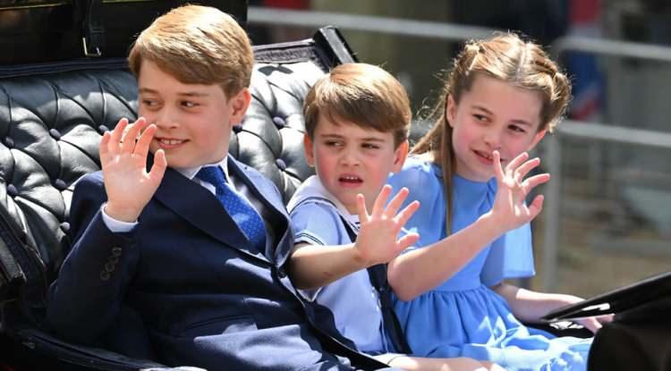<p><span style="color:#B22222"><em><strong>Kraliçe II. Elizabeth ve Prenses Diana için çalışan eski kraliyet şefi Darren McGrady, Prens William'ın çocukları Prens Louis, Prenses Charlotte ve Prens George'a uygulanan sıra dışı sofra kuralını ilk kez açıkladı.</strong></em></span></p>
