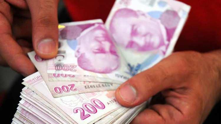 <p><strong>Kıdem tazminatı hesabında "çıplak ücret mi giydirilmiş ücret mi" dikkate alınıyor?</strong></p>
<p> </p>
<p>Kıdem hesabında, brüt ücrete ilaveten çalışana sağlanan para ve parayla ölçülmesi mümkün yan ödemeler de dikkate alınıyor. Bordroda yer alan brüt ücrete <strong>"çıplak ücret" </strong>deniliyor. Ayni, nakdi ödenen ücret dışındaki para ve parayla ölçülebilen menfaatler <strong>"giydirilmiş ücret"</strong> olarak tanımlanıyor. Bir yıl içinde yapılan ayni, nakdi ödemelerin tamamı toplanarak 365'e bölünüyor. Yan ödemenin giydirilmiş ücrete dahil olması için devamlılık esası bulunuyor.</p>