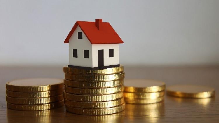 <p>Eğitim-öğretim yılı öncesi üniversite öğrencilerinin kiralık arayışı ve iş nedeniyle yaşanan şehir değişiklikleri kiralık piyasasını belirleyen başlıca faktörlerdendi. Ancak bu yıl yaşanan büyük depremlerin kiralık piyasasındaki sonuçları bu faktörleri geride bıraktı.</p>