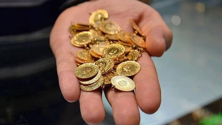 <p>Altın yatırımcıları, metale yön vermek için Fed’in para politikası görünümüne ilişkin daha fazla ipucu görmek istiyor. Ons altında 2.030 doların üzerinde kalınmasının iyimserliği destekliyor ancak önemli bir direnç seviyesi olarak görülen 2.075 dolar aşılmadan büyük resimde anlamlı bir değişim beklenmiyor. Altın daha önce 3 kere test ettiği 2.075 doları geçtiğimiz haftalarda geçtiğinde 2.150 dolara varan bir atak gerçekleştirmişti</p>
<p> </p>
