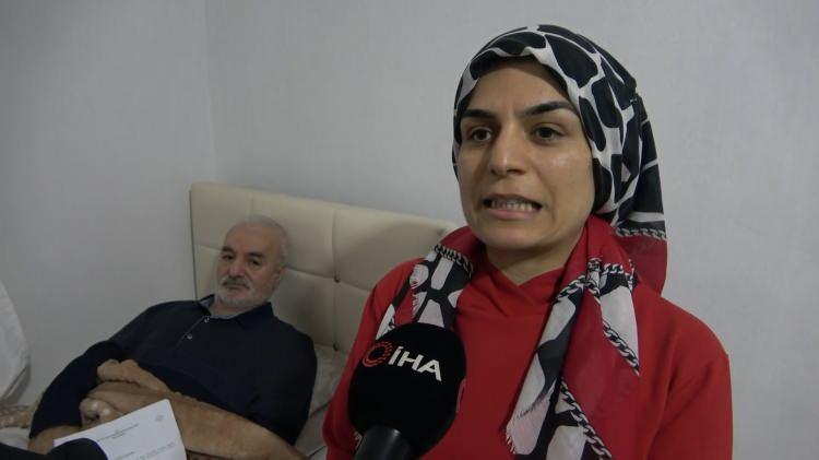 <p>"Her seferinde kimlik istiyorlar. Hastalandığında elim kolum bağlı, nüfusa getirdiğimde konuşmasını istiyorlar, babam alzheimer hastası, iyileşmesini bekliyoruz ama iyileşme konusunda ilerlemiyor. Babamın kimliğinin çıkartılmasını ve onu hastaneye rahat bir şekilde götürmek istiyorum."</p>