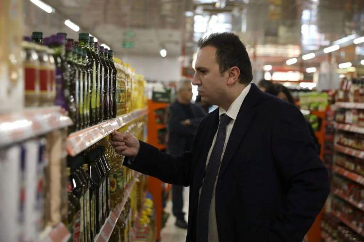 <p>İZMİR-</p>

<p> </p>

<p>İzmir Ticaret İl Müdürlüğü ekipleri de Konak ilçesindeki bazı marketlerde fiyat ve etiket denetimi yaptı.</p>
