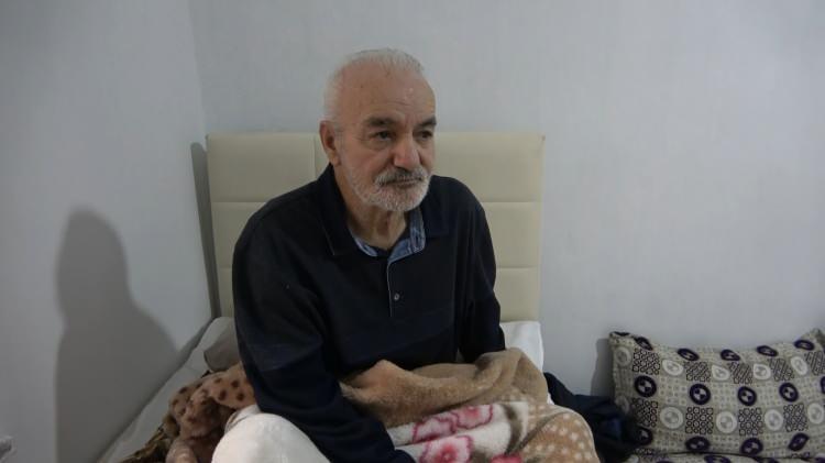 <p>Kimliği olmadığı için hastanede sorun yaşayan 75 yaşındaki Bukar, yetkililerden kimliğinin çıkarılmasını istedi.</p>