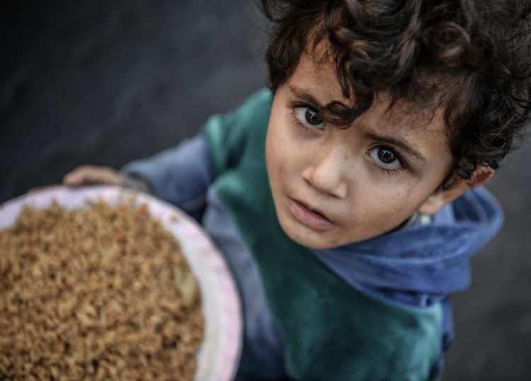<p>Dünya Gıda Programının (WFP) Gazze'ye yönelik dün yayımladığı Entegre Gıda Güvenliği Aşama Sınıflandırması (IPC) raporunun sonuçları hakkında "büyük bir şaşkınlık" yaşandığı vurgulanan açıklamada, nüfusun dörtte birinin "felaket boyutunda" açlık ve kıtlıkla karşı karşıya bulunduğu kaydedildi.</p>
