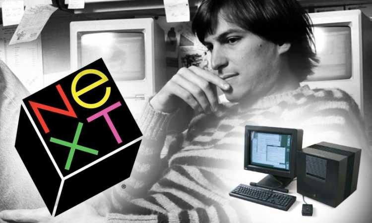 <p>Steve Jobs 1980'lerin ortasında NeXT şirketini kurdu. Apple'ın satışlarının düştüğü bir dönemde Jobs istifa etti, şirketi kurdu ve NeXT'te çalışmak üzere Apple'dan yetenekli kişileri avladı.</p>
