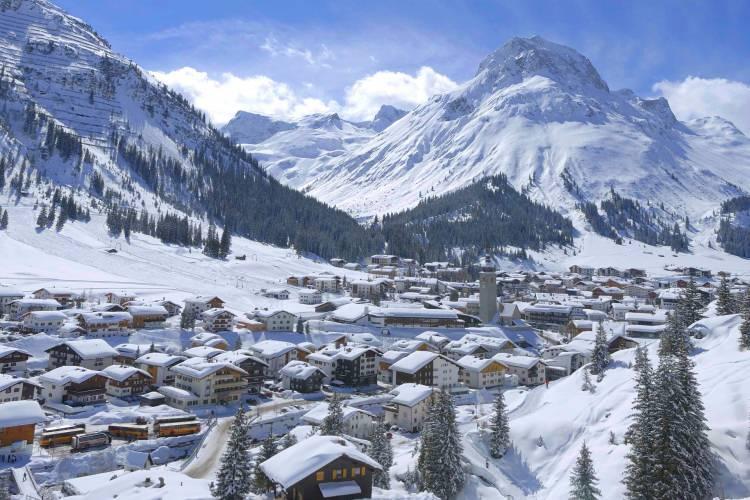 <p><span style="color:#0000CD"><strong>6. Lech / Avusturya</strong></span></p>
<p><span style="color:#000000"><strong>Avusturya Alpleri'nde Arlberg bölgesinde bulunan Lech, kış turizminin gözde destinasyonlarından biri olarak karşımıza çıkıyor.</strong></span></p>