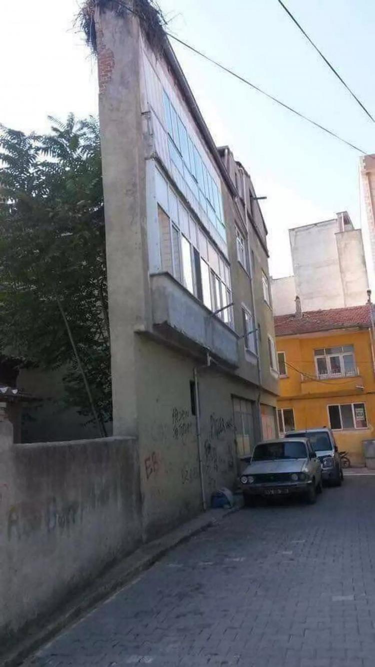 <p>Susurluk'ta herkesi şaşırtan o bina.</p>
