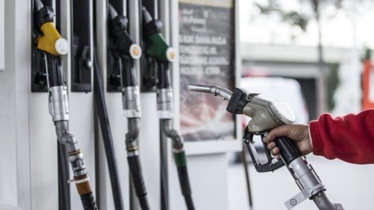<p>Brent petrol varil fiyatı 78.79 dolardan işlem görürken döviz kurundaki yükseliş, akaryakıt fiyatlarına yansımaya devam ediyor.</p>
<p> </p>