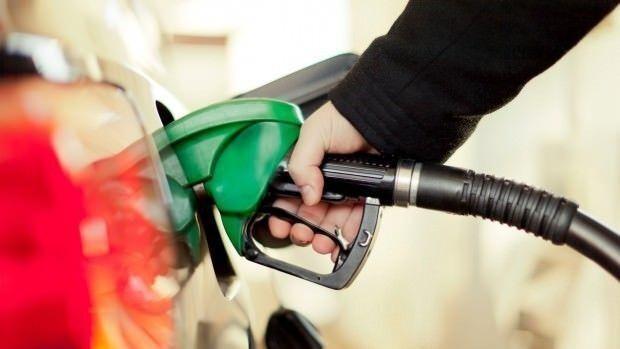 <p>Benzine geçen günlerde gelen 1 lira 49 kuruşluk zammın ardından akaryakıt fiyatlarında bir artış haberi daha geldi.</p>
<p> </p>