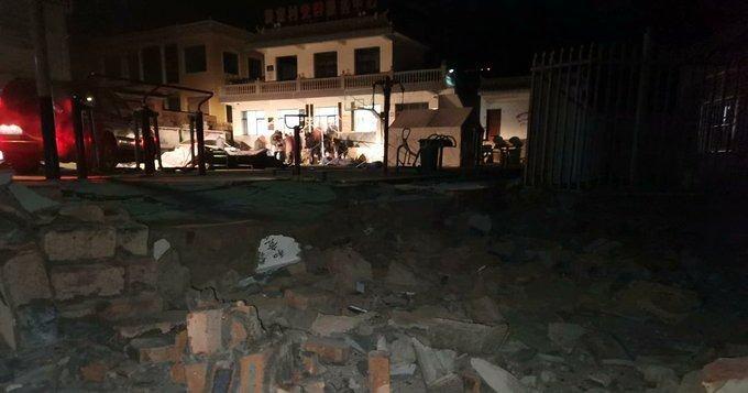 <p>Çin ajansı Xinhua'nın haberine göre, dün gece yarısından bir dakika önce, merkez üssü Cişışan Bao'an Donşiang ve Salar Özerk İlçesi olan 6,2 büyüklüğünde sarsıntı kaydedildi.</p>