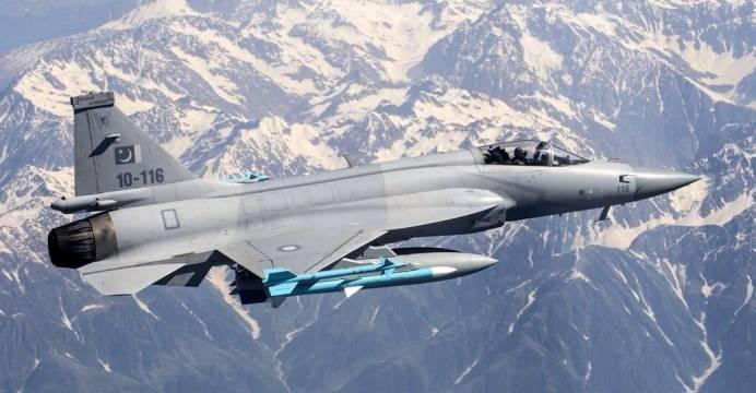 <p><span style="color:#B22222"><strong>JF-17'LER F-16'LARIN YERİNİ Mİ ALACAK?</strong></span></p>

<p> </p>

<p>Eğer Türkiye karar verirse Çin-Pakistan ortak üretimi JF-17, Hava Kuvvetlerine entegre edilerek uygun bir alternatifi olacak. </p>
