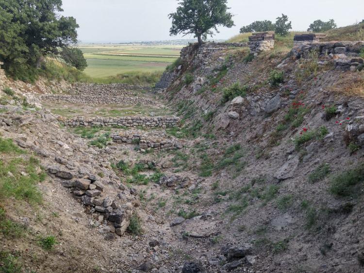 <p>Bu uzak rota, bizi İlk İmparatorun Mozolesi'nin bulunduğu Çin'e götürüyor. Xi'an şehrinde bulunan anıt mezar, Çin'in ilk imparatoru Shin Shi Huang'ın ebedi istirahatgahıdır.</p>
