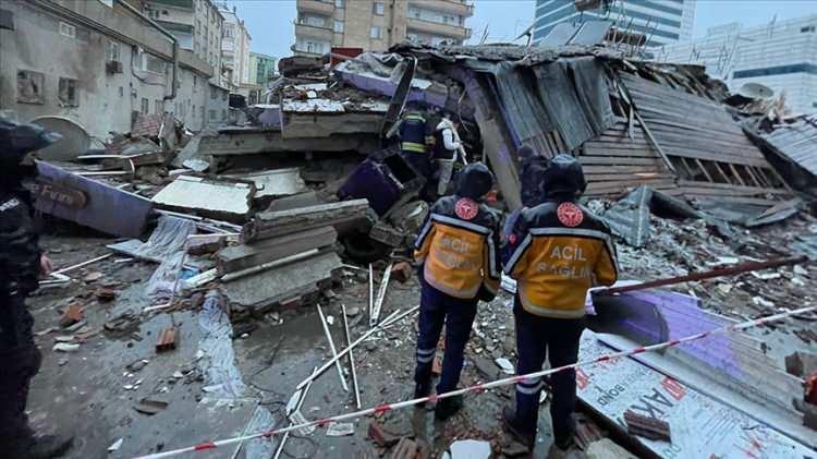 <p>Aynı gün öğleden sonra bu kez merkez üssü Kahramanmaraş'ın Elbistan ilçesi olan, 7,6 büyüklüğünde ikinci bir deprem daha meydana geldi.</p>