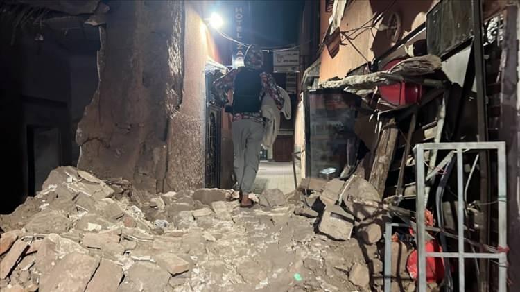 <p>Resmi makamların açıklamalarında bölgedeki nüfusun üçte ikisine tekabül eden 2,8 milyon kişinin depremden etkilendiği, yaklaşık 60 bin evin kısmen ya da tamamen yıkıldığı belirtildi.</p>