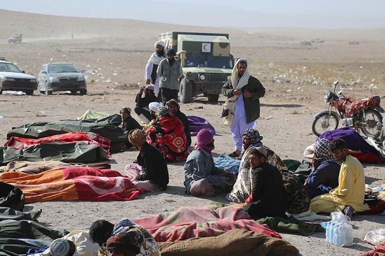 <p>Taliban geçici hükümeti, depremlerde yaklaşık 2 bin 500 kişinin yaşamını yitirdiğini, binlerce kişinin yaralandığını açıkladı.</p>