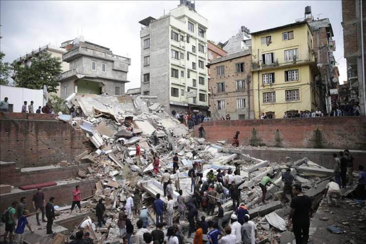 <p>Tarihler 3 Kasım'ı gösterdiğinde merkez üssü Nepal’in Jumla bölgesinin 42 kilometre güneyi olan 5,6 büyüklüğünde deprem olduğu duyuruldu.</p>