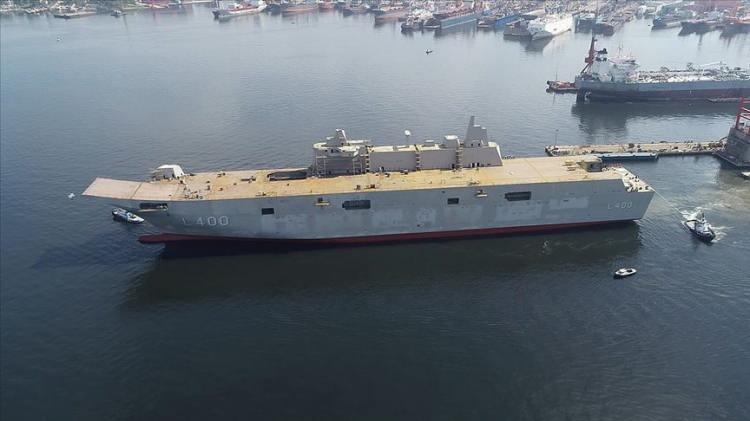 <p>Bir amfibi tabur ile gerekli muharebe ve destek araçlarını kriz bölgelerine taşıyabilme yeteneğine sahip TCG Anadolu, havuzunda taşıyacağı araçlarıyla çıkarma operasyonlarına katılabilecek.</p>
<p> </p>