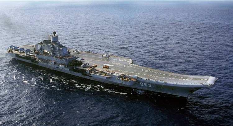 <p><strong>Amiral Kuznetsov (Rusya)</strong></p>
<p>Rus Donanmasının amiral gemisi Amiral Kuznetsov, benzersiz bir uçak gemisidir. 1985 yılında suya indirilen bu gemi 1000 feet'in üzerinde bir alana yayılıyor ve esas olarak savaş uçakları ve helikopterlerden oluşan bir karışımı kullanıyor.</p>
<p>Önemli modernizasyon çabalarına rağmen, gemi gelecekte yerini daha gelişmiş bir taşıyıcıya bırakacak.</p>
<p> </p>