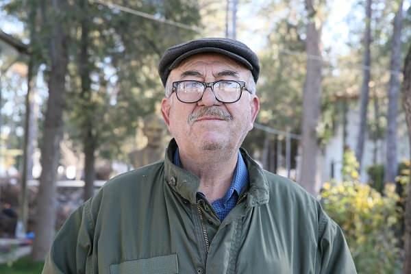 <p><strong>Mahalle içi yolların tamamının aynı genişlikte olduğunu belirten Güçen, şöyle devam etti: "Kuruluşu çok düzgündür. Yukarıdan çok düzgün şekilde görünür. Burası çok büyüktü. Göçler çok oldu, gençler hep dışarı gitti. Nüfusumuz azaldı, 50-55 haneye düştü. Mahalle sakinleri geçimini çiftçilik ve hayvancılıkla sağlıyor. Pek hayvancılık da kalmadı. Tarımda arpa, buğday, pancar, mısır, kabak çekirdeği yetiştirilir." Ziyaretçilerin yerleşim planını beğendiğini anlatan Güçen, dışarıdan gelenlerin gerek aralarındaki konuşmalarda gerekse sosyal medya paylaşımlarında kuş bakışı görünümünü Barselona'ya benzettiklerini dile getirdi.</strong></p>
<p> </p>